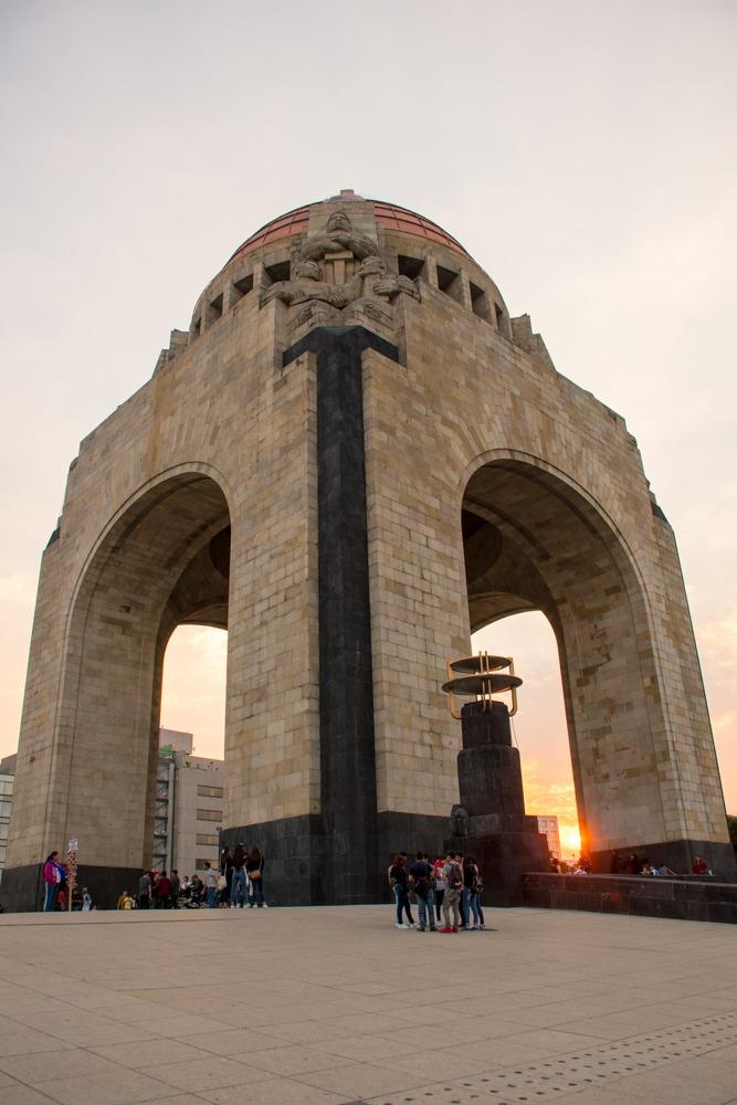 Plaza de la Republica Monument