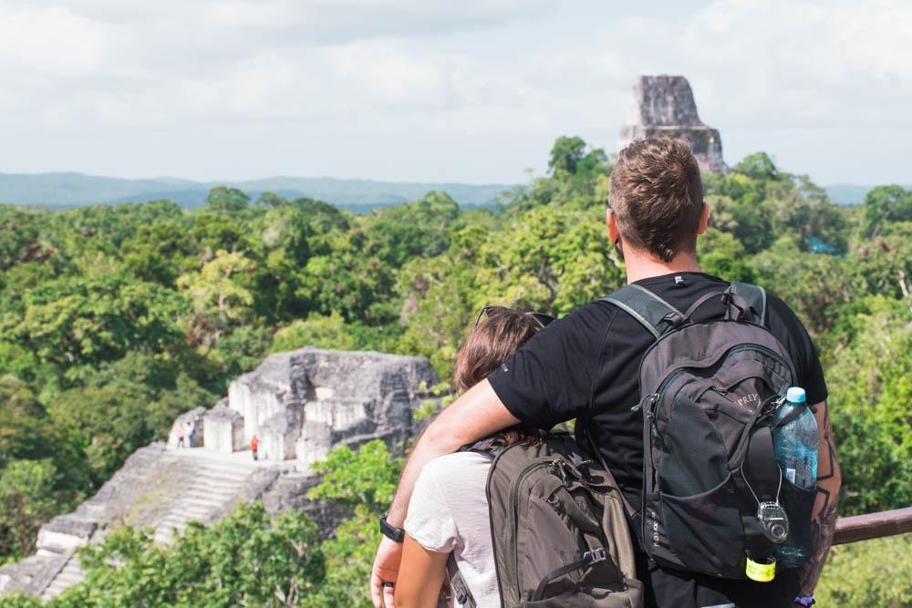 Potepuški nasveti za Gvatemalo naslovna slika - midva v Tikalu
